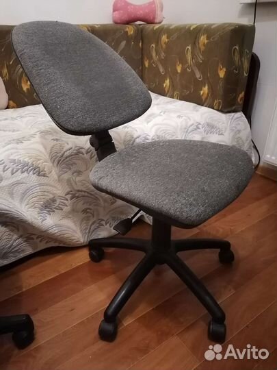 Кресло компьютерное на колёсиках