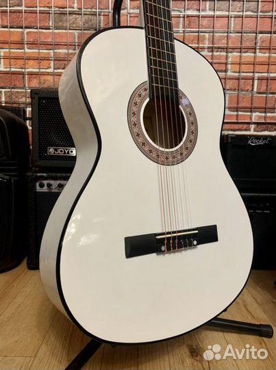 Классическая гитара + аксессуар