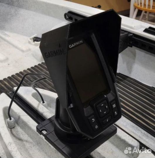 Солнцезащитный козырек Garmin Striker 4 Plus