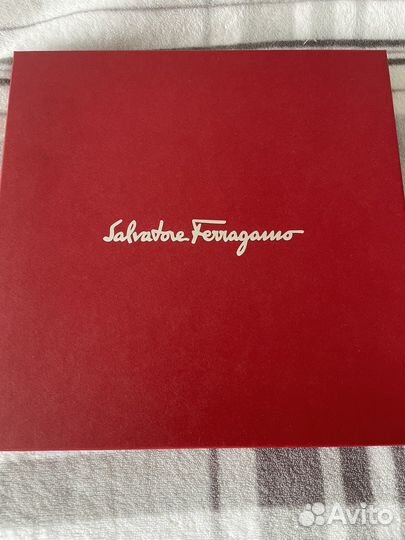 Новый Шелковый платок Италия Salvatore Ferragamo
