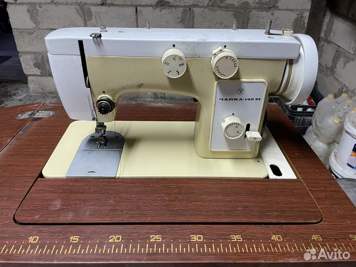 Швейная машина Чайка 142м