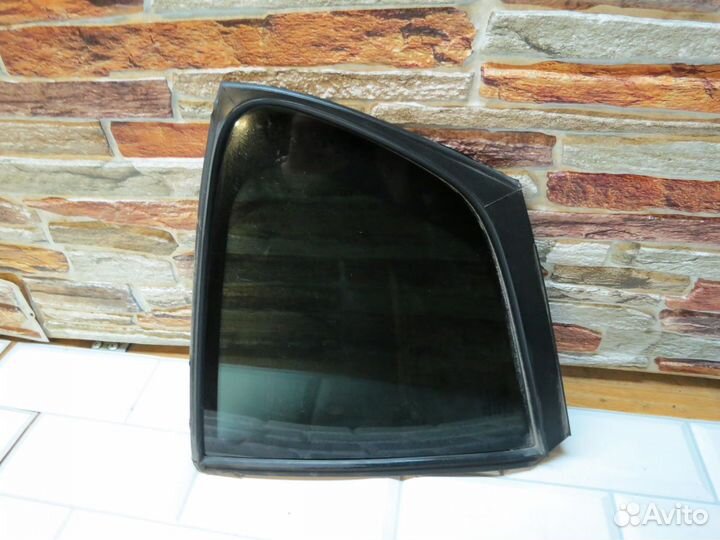 Форточка двери задняя левая Kia Quoris