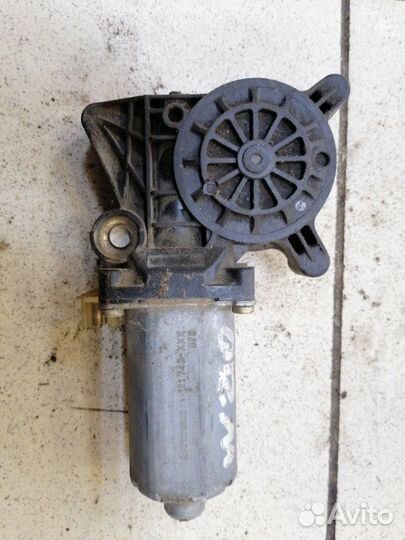 Мотор стеклоподъемника передний правый