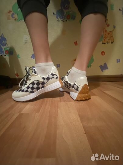 Кроссовки