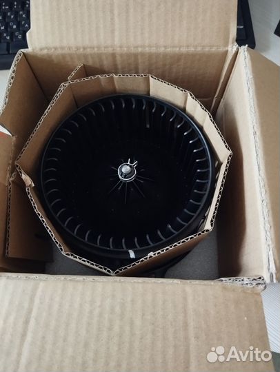 Мотор отопителя с крыльчаткой на Киа Рио 3