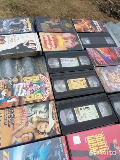 Видеокассеты с фильмами мультфильмами
