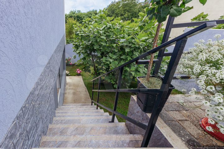 Дом 180 м² на участке 4 сот.