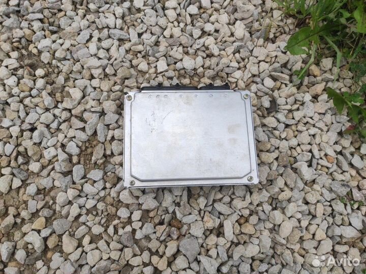 Электронный блок Audi A4 B5 1.8