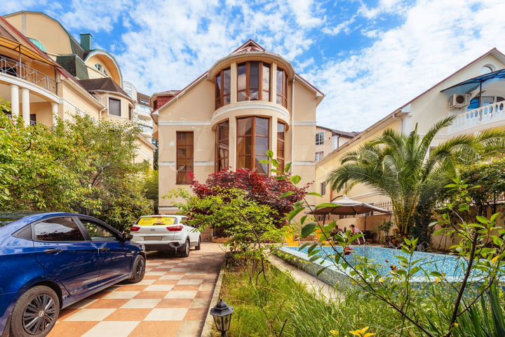 Дом 374,9 м² на участке 3 сот.