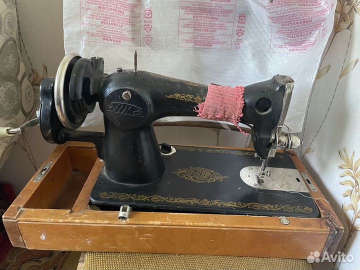 Продам швейную машинку