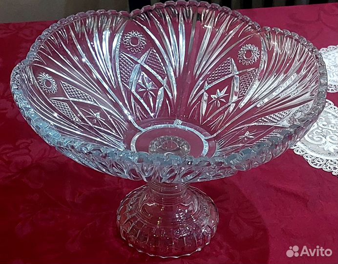 Ваза для фруктов на ножке