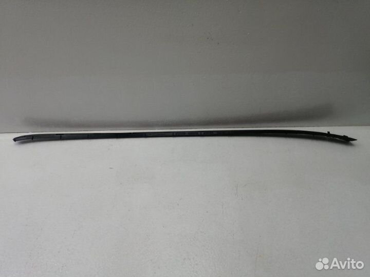 Молдинг лобового стекла передний правый Ford Focus