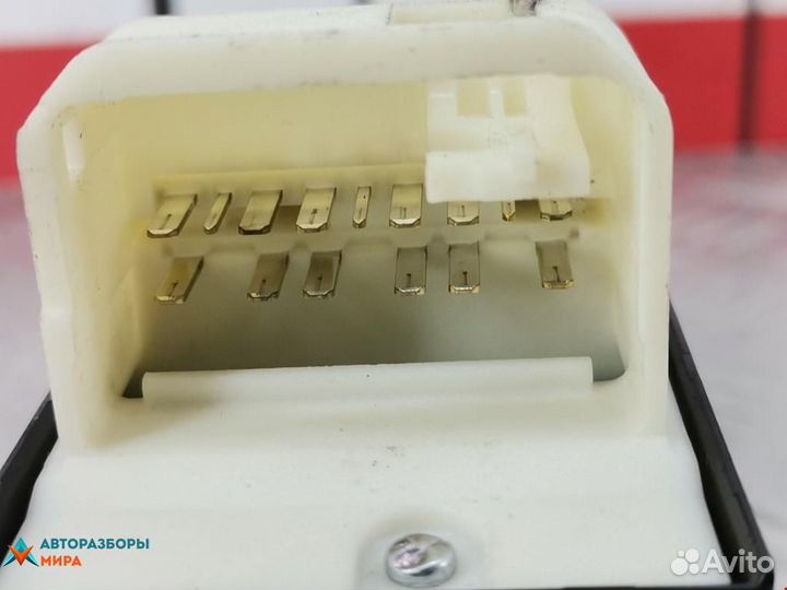 Блок управления стеклоподъемниками Toyota Auris