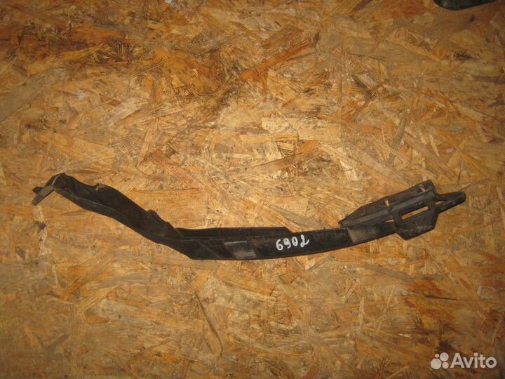 Кронштейн переднего бампера правый Opel Astra J GT