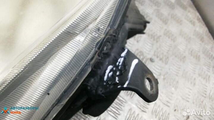 Фара правая Toyota Corolla 9 (E120/E130) рест