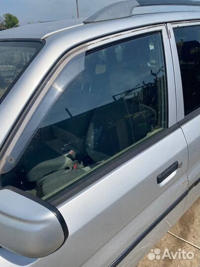 Переднее левое стекло Mazda Demio DW3W