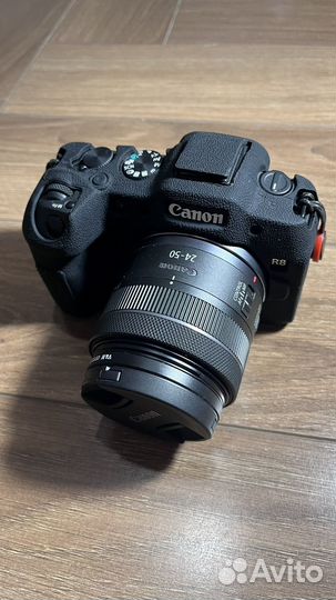 Canon EOS R8 Kit RF 24-50mm f/4.5-6.3 IS STM