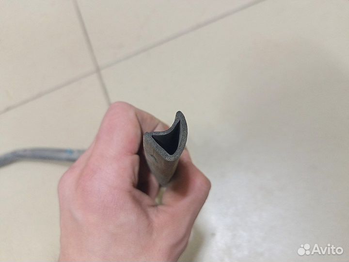 Уплотнитель капота Qashqai (J10) 2006-2014