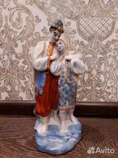 Фарфоровая статуэтка Майская ночь