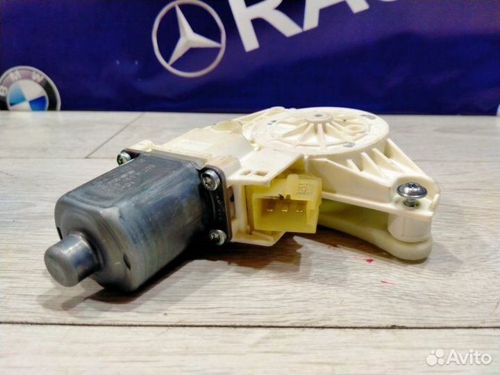 Мотор стеклоподъемника задний левый Mercedes-Benz