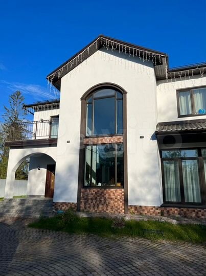 Коттедж 252 м² на участке 12 сот.