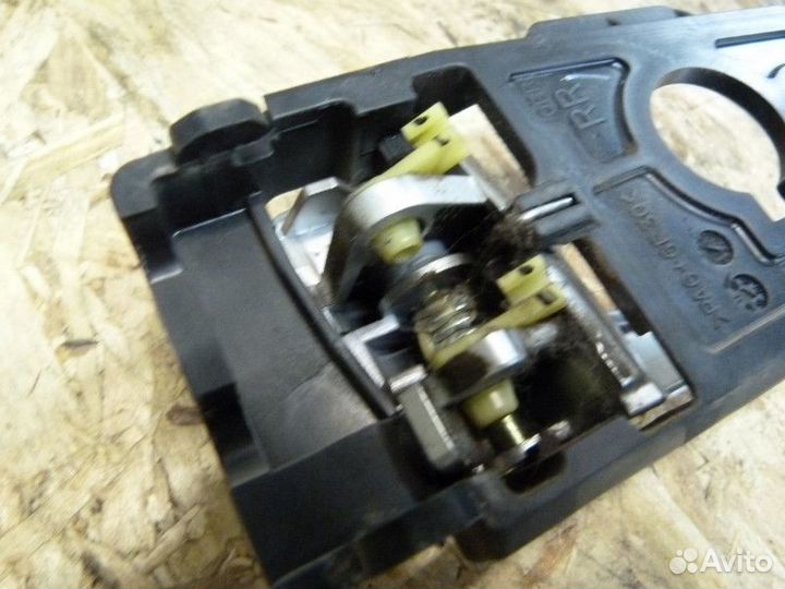 Ручка внутренняя двери задней правая Kia RIO 2011