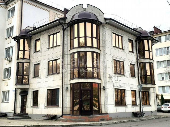Продам здание, 740.4 м²