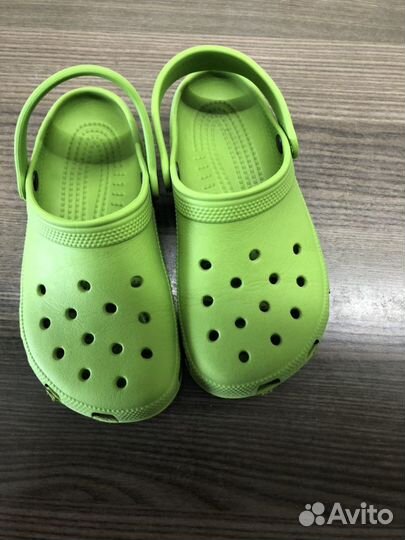 Сандали crocs