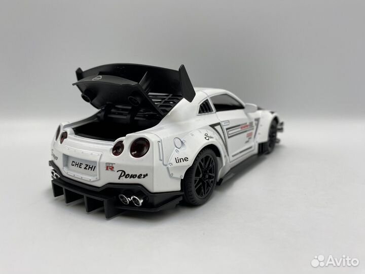 Модель автомобиля Nissan GT-R R35 Металл 1:24