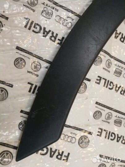 Молдинг двери задний правый Land Rover Range Rover