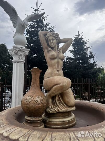 Фонтан Девушка Купальщица