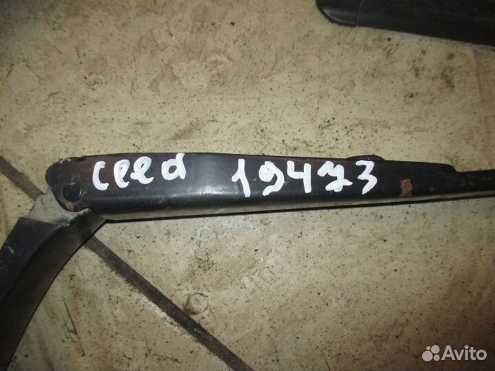 Поводок стеклоочистителя заднего Kia Ceed (ED) 200