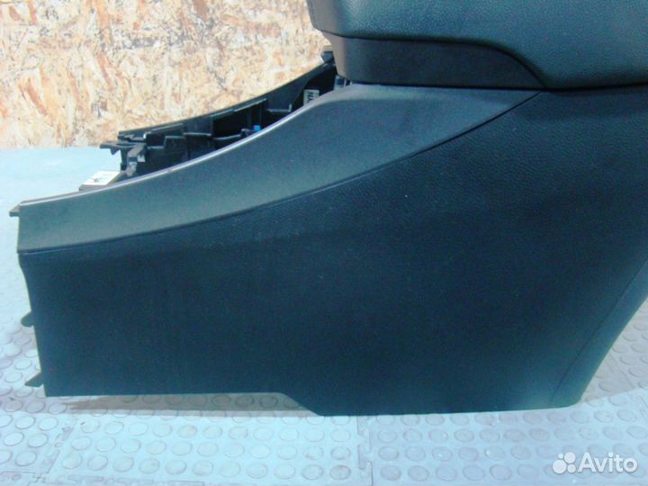 Hyundai Santa Fe DM Консоль с подлокотником