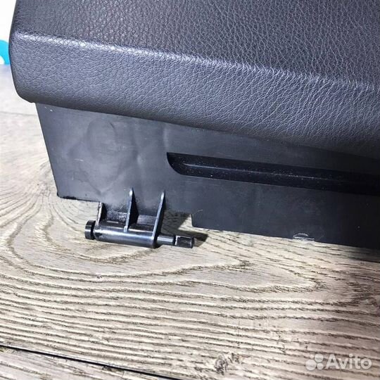 Бардачок нижний Land Rover Discovery III 2004-2009