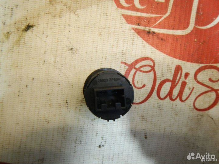 Разъем AUX Nissan Qashqai J10 HR16DE 2010