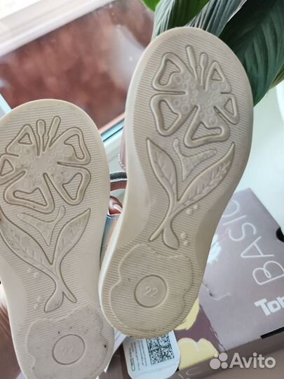 Сандалии для девочки 22 размер новые