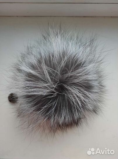 Помпон на кнопке