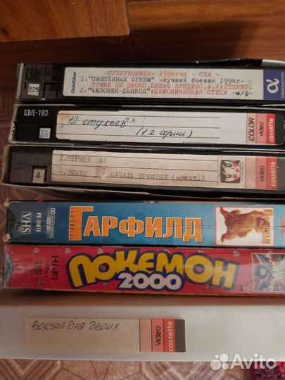 Видеокассеты с фильмами, мультф и музыкой