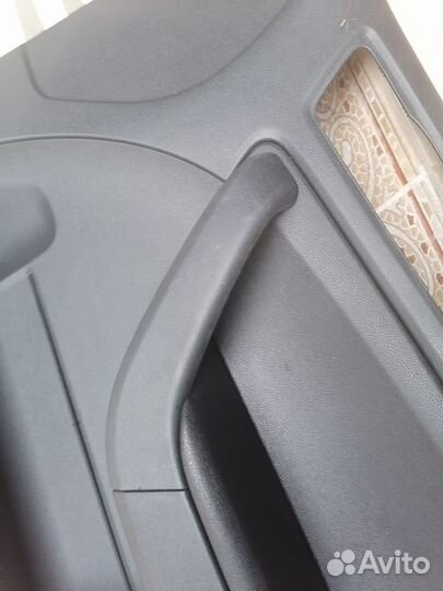 Обшивка двери передней правой Шкода Йети