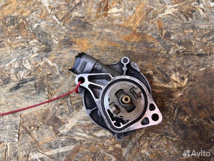 Вакуумный насос Jaguar XF X250 2011 LR010690