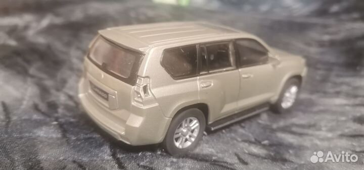 Модель автомобиля Toyota Land cruiser Prado