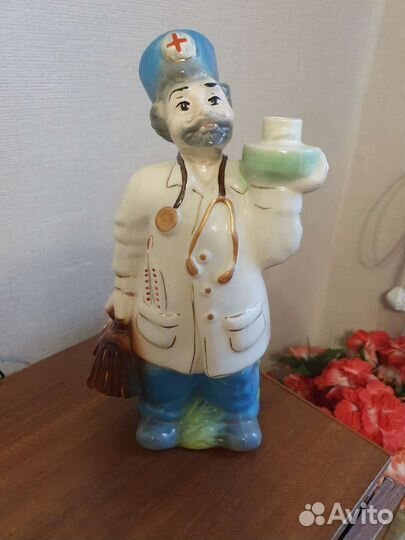 Статуэтка фарфор