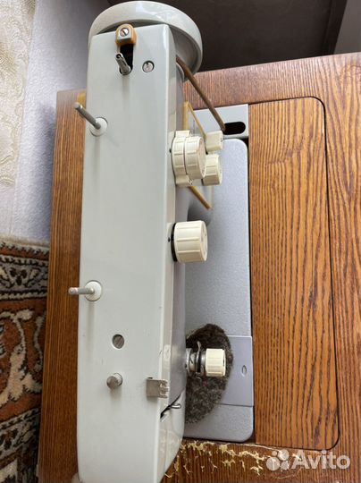 Швейная машина Чайка 142м