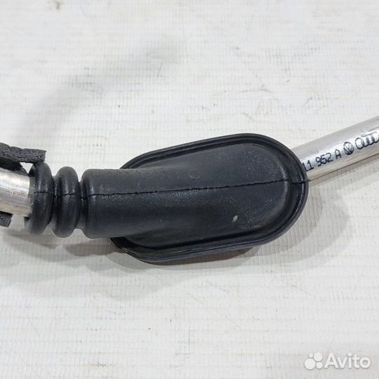 Трос ручника Skoda Octavia A5 правый