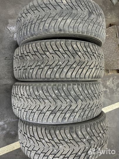 Nokian Tyres Hakkapeliitta 8 215/55 R17 98T