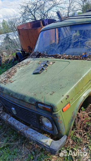 Капот на ниву