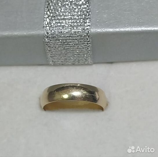 Кольцо обручальное из желтого золота*
