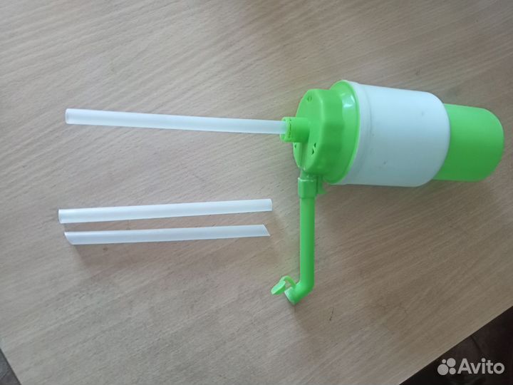 Ручная помпа для воды в бутыль