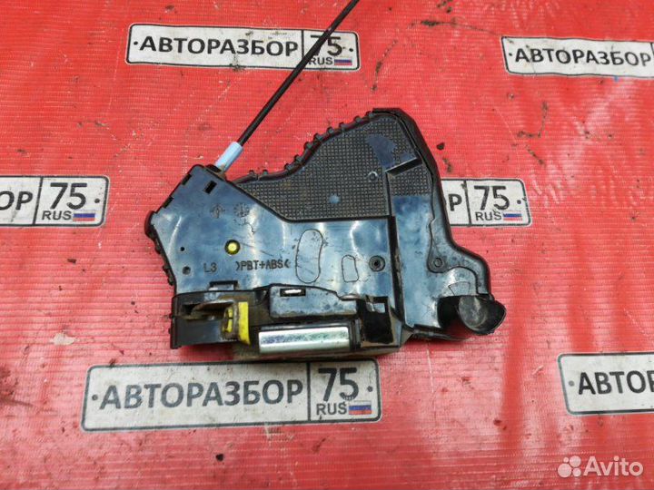 Замок двери передний левый Toyota Corolla Fielder