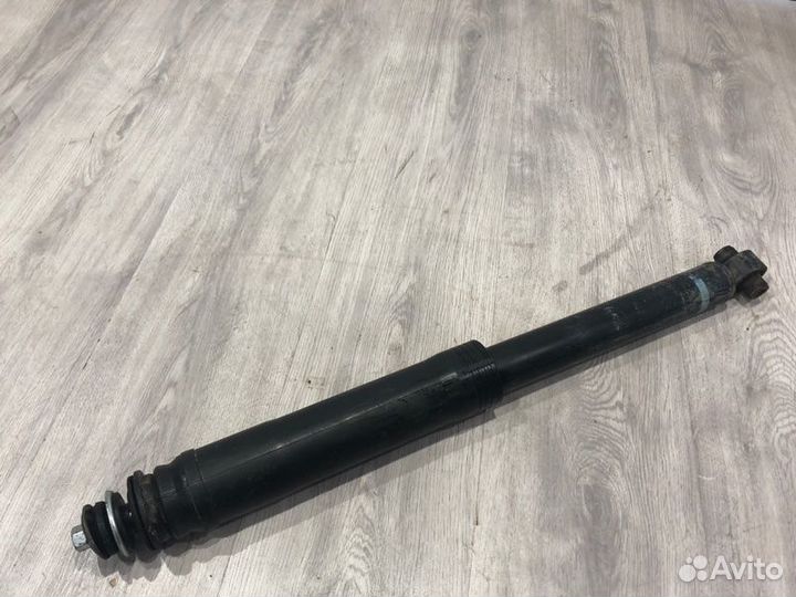 Амортизатор задний правый Toyota Corolla E150 2006